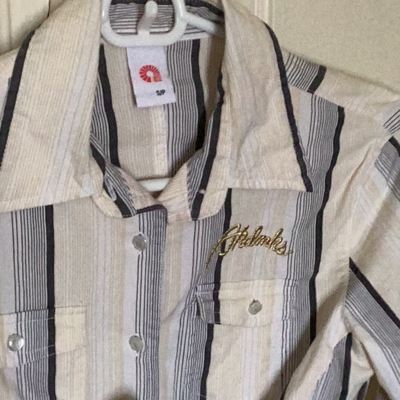 Awesome cotton Lycra crop button down cowgirl shirt - Picture 2 of 7